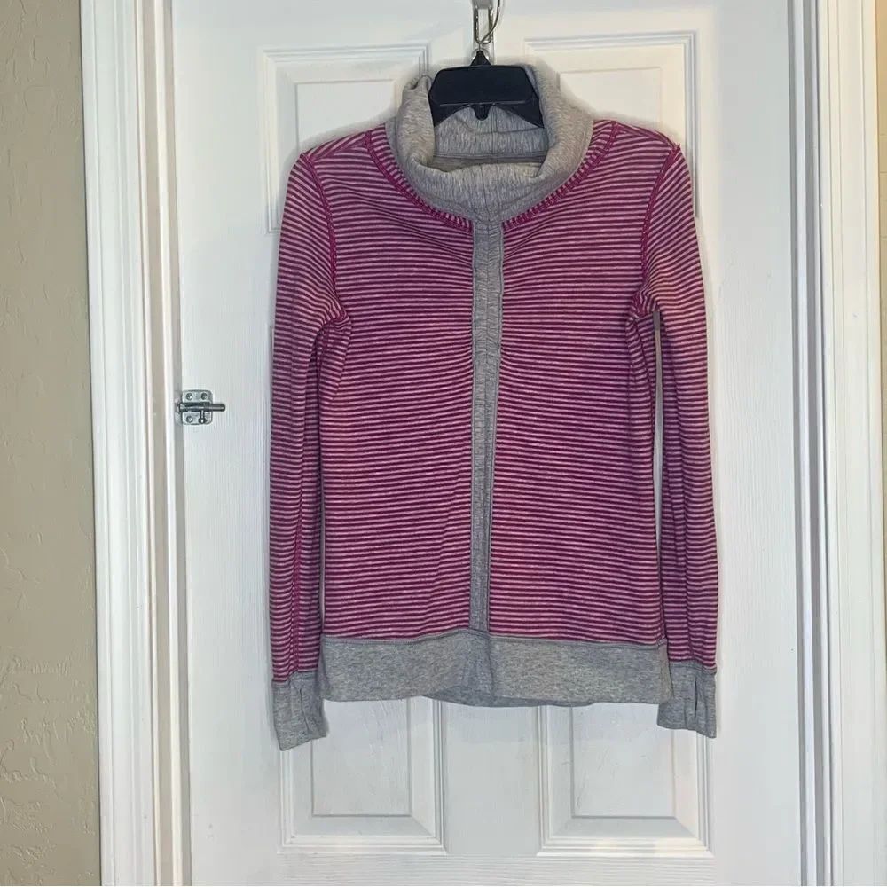 Lululemon In A Cinch Scrunch Neck Pullover Reversible Size 6